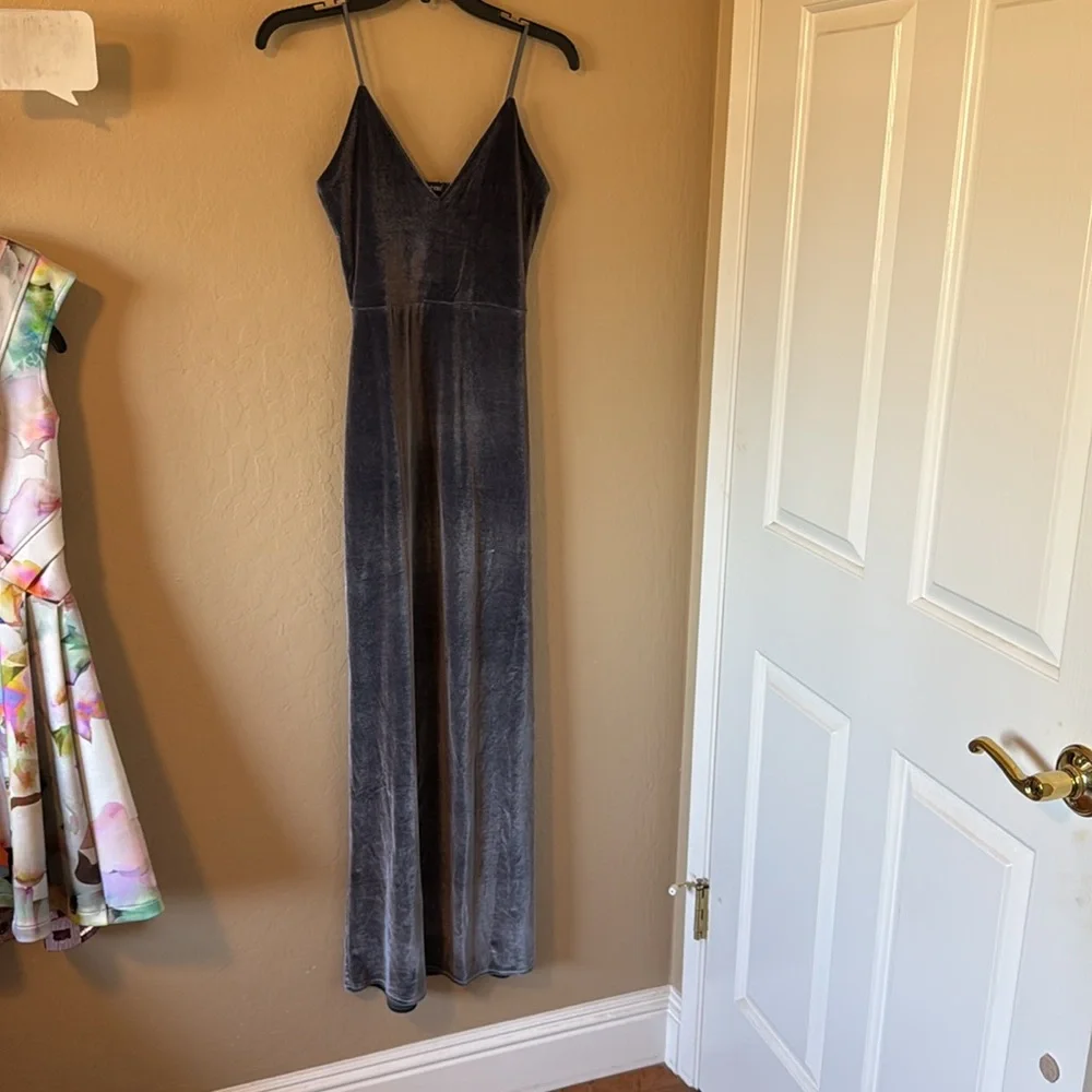 Boohoo Petite Women’s Gray Velvet Long Bodycon Dress With Side Slit Size 0